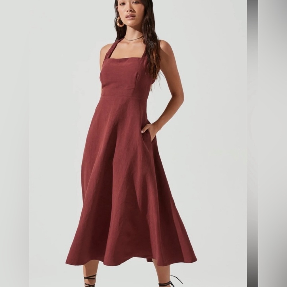 Astr Valenz Saure Neck Open Back Dress Burgundy